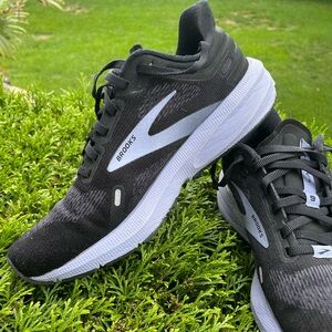 Women’s Athletic shoes by Brooks size 7